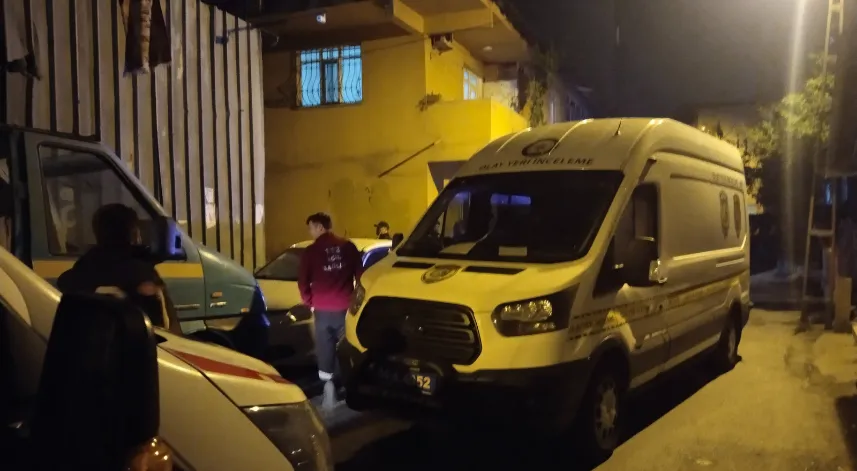 Ümraniye'de bir kadın silahla başından vurulmuş halde bulundu
