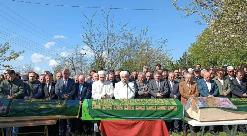 Samsun'daki heyelanda hayatını kaybeden baba ve 2 kızı, son yolculuğuna uğurlandı 