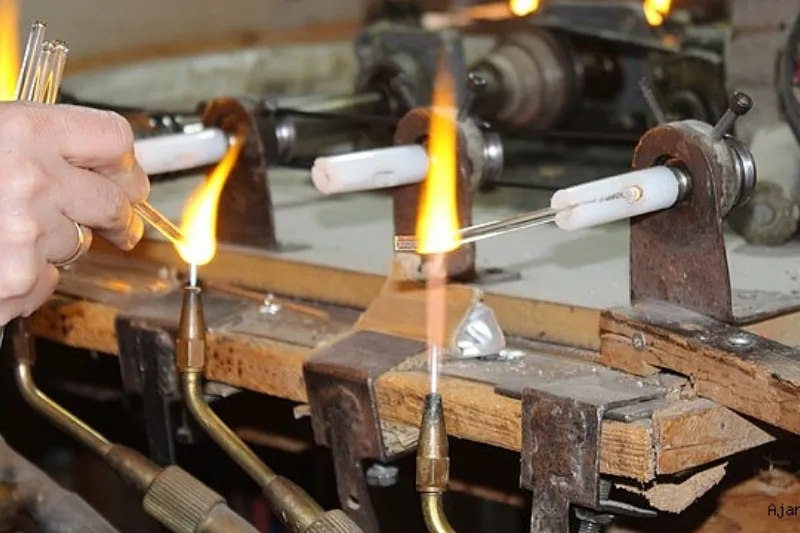 Cam ustası baba oğul zanaatlarını gelecek kuşaklara aktarmak istiyor