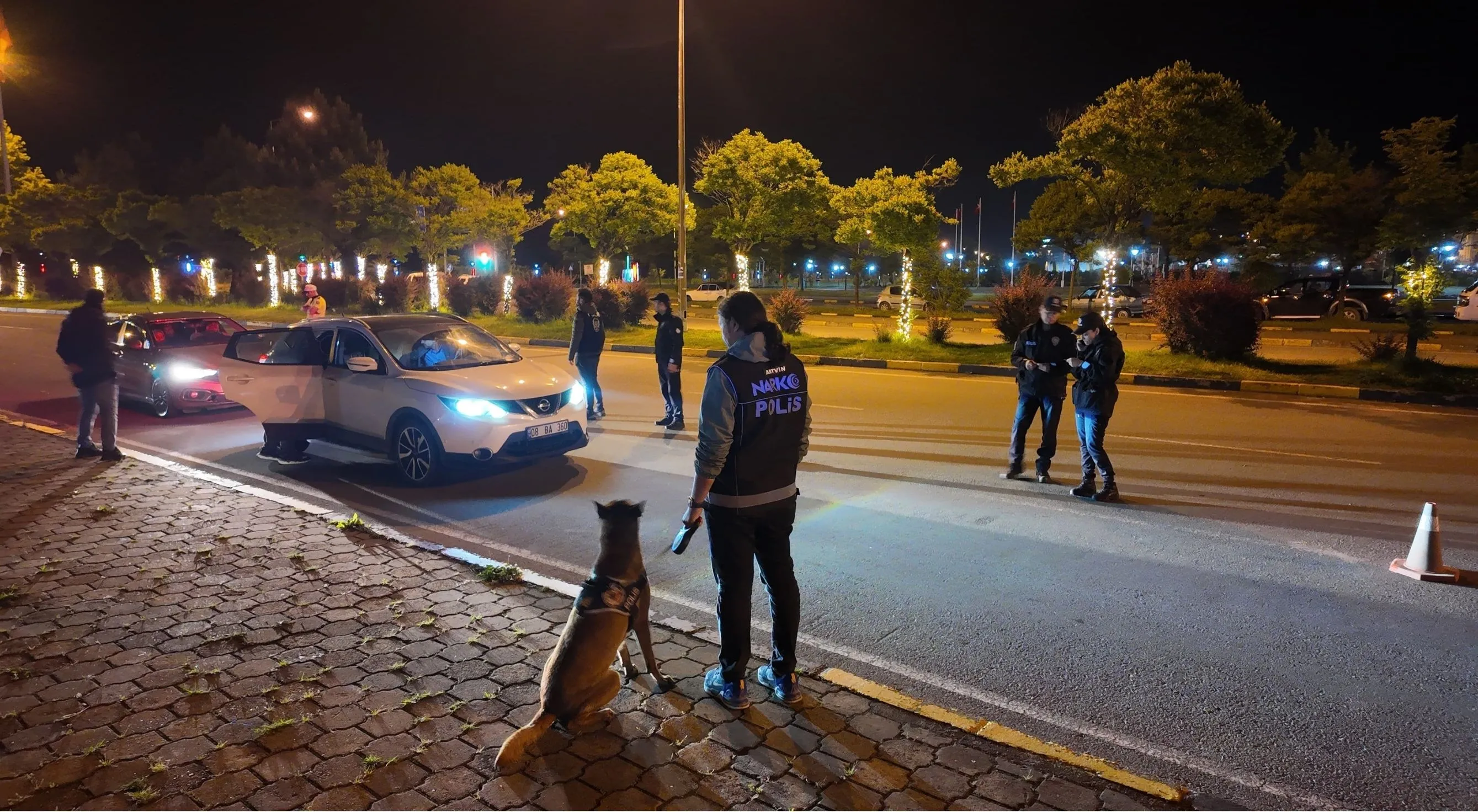 Narkotik köpeği Pars zehir tacirlerine göz açtırmıyor