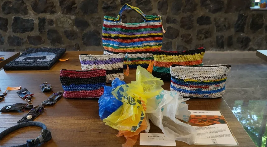 Atıktan sanata kadın eli değdi