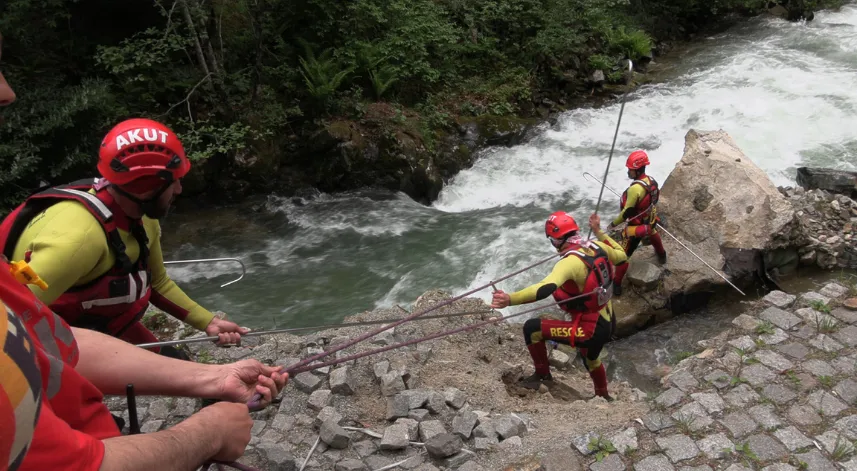 Derede kaybolan Faisal'i arama çalışmalarında 2'nci gün