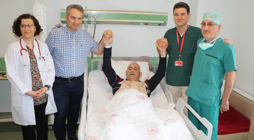 Türkiye'de bir ilk; her iki şah damarı tıkalı Moyamoya hastasına baypas ameliyatı