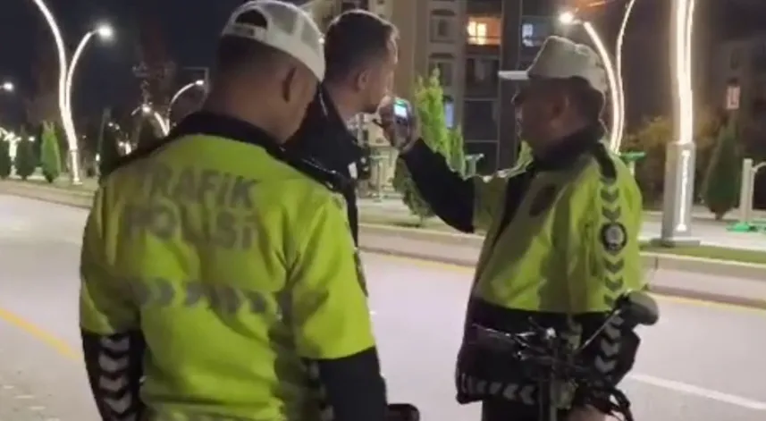 Polisten alkollü bisiklet sürücüsüne: Alkollü şekilde eşek bile kullanamazsın, sadece yürüyebilirsin