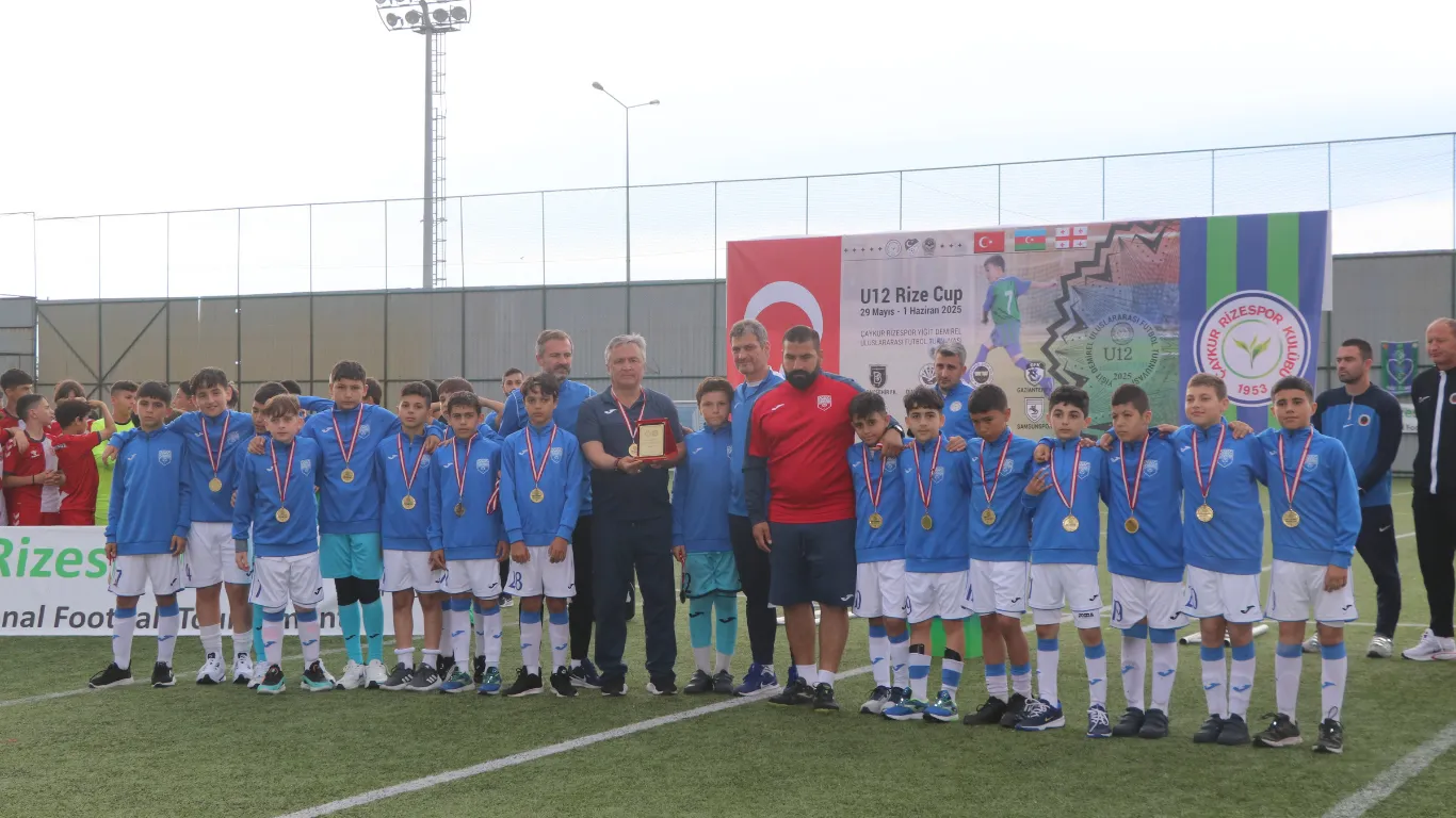 12 Yaş Altı Rize Cup 2025 Yiğit Demirel Uluslararası Futbol Turnuvası sona erdi