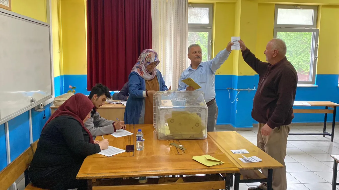  Karı- kocanın aldığı hapis cezası nedeniyle 3'üncü kez muhtarlık seçimi yapıldı