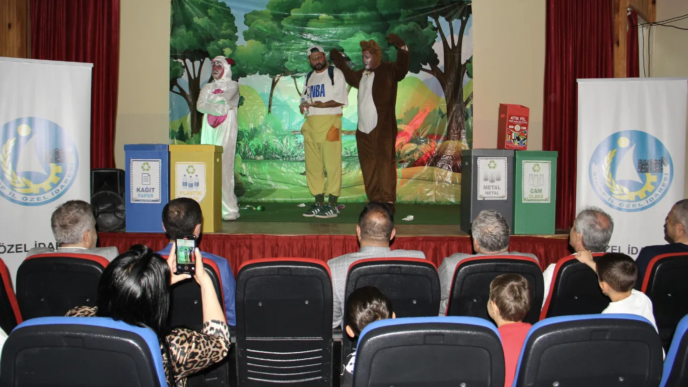 Sinop'ta sıfır atığın ve geri dönüşümün önemi çocuklara tiyatroyla anlatıldı