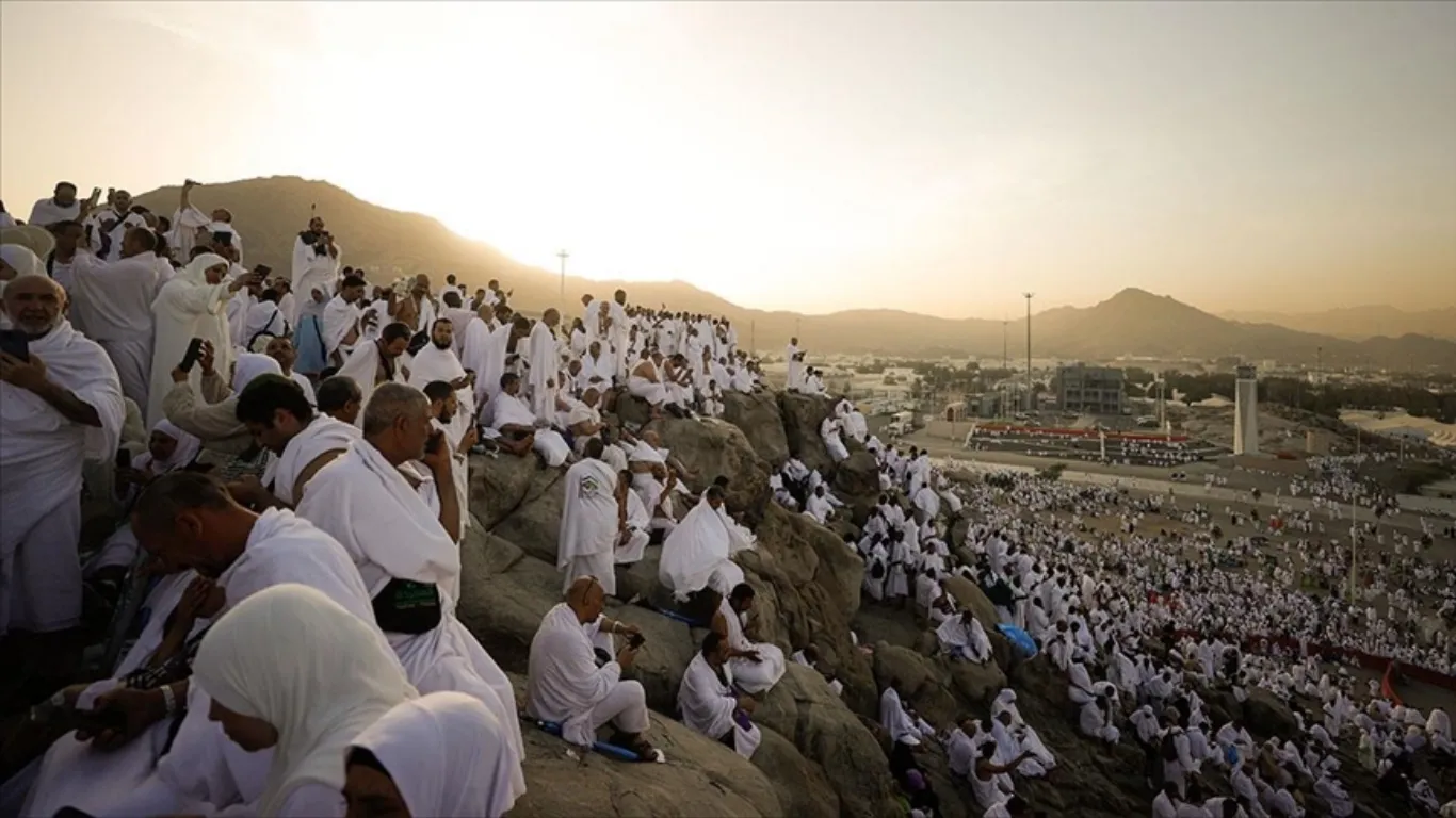 Cebel-i Rahme'de hacı adayı yoğunluğu yaşanıyor