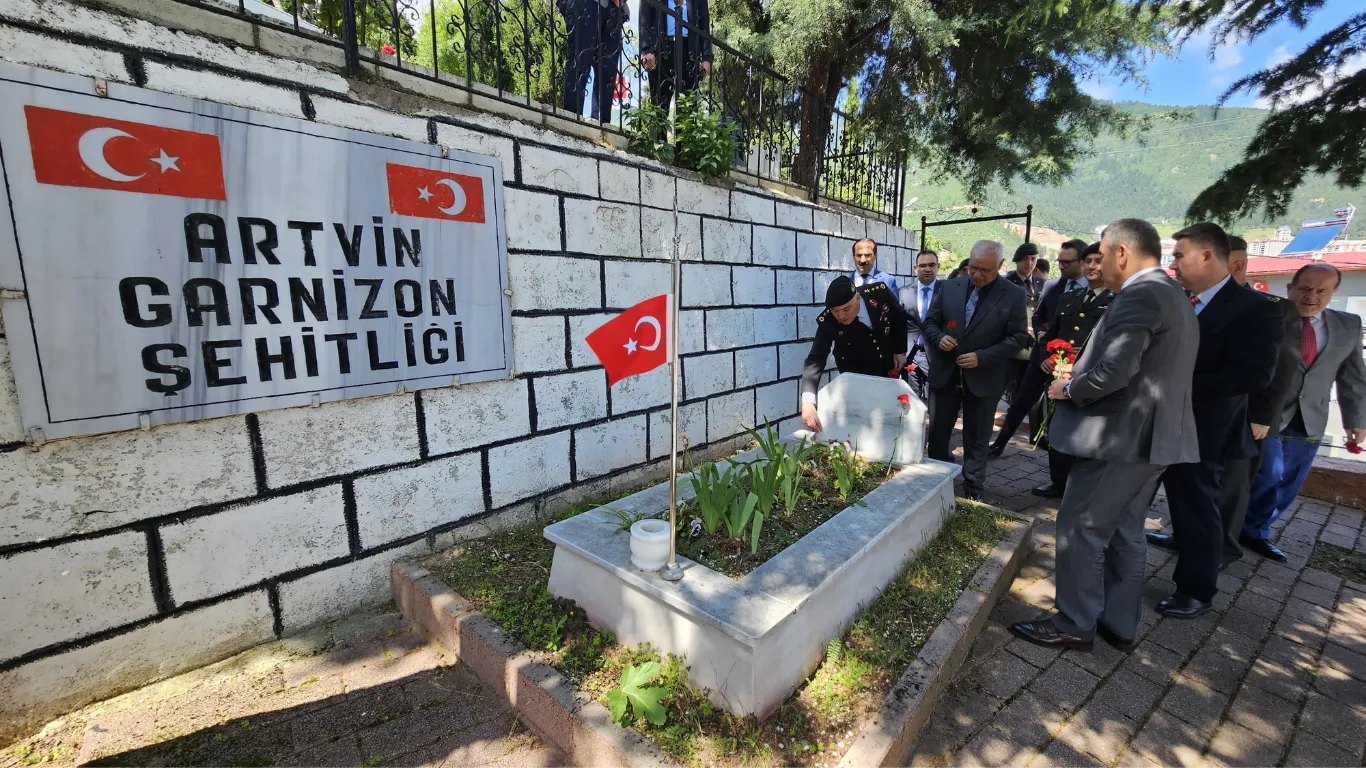 Trabzon, Ordu ve Artvin'de şehitlikler ziyaret edildi