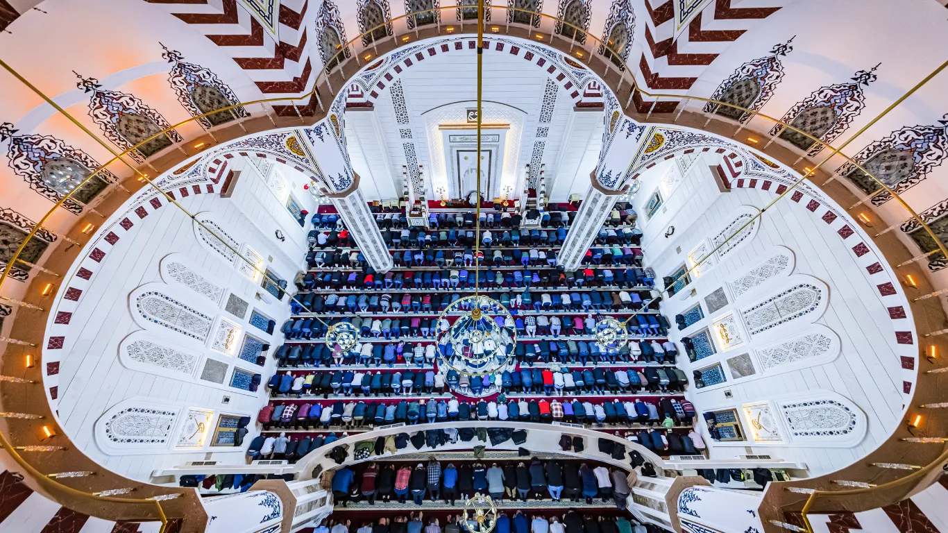 Trabzon ve çevre illerde bayram namazı kılındı