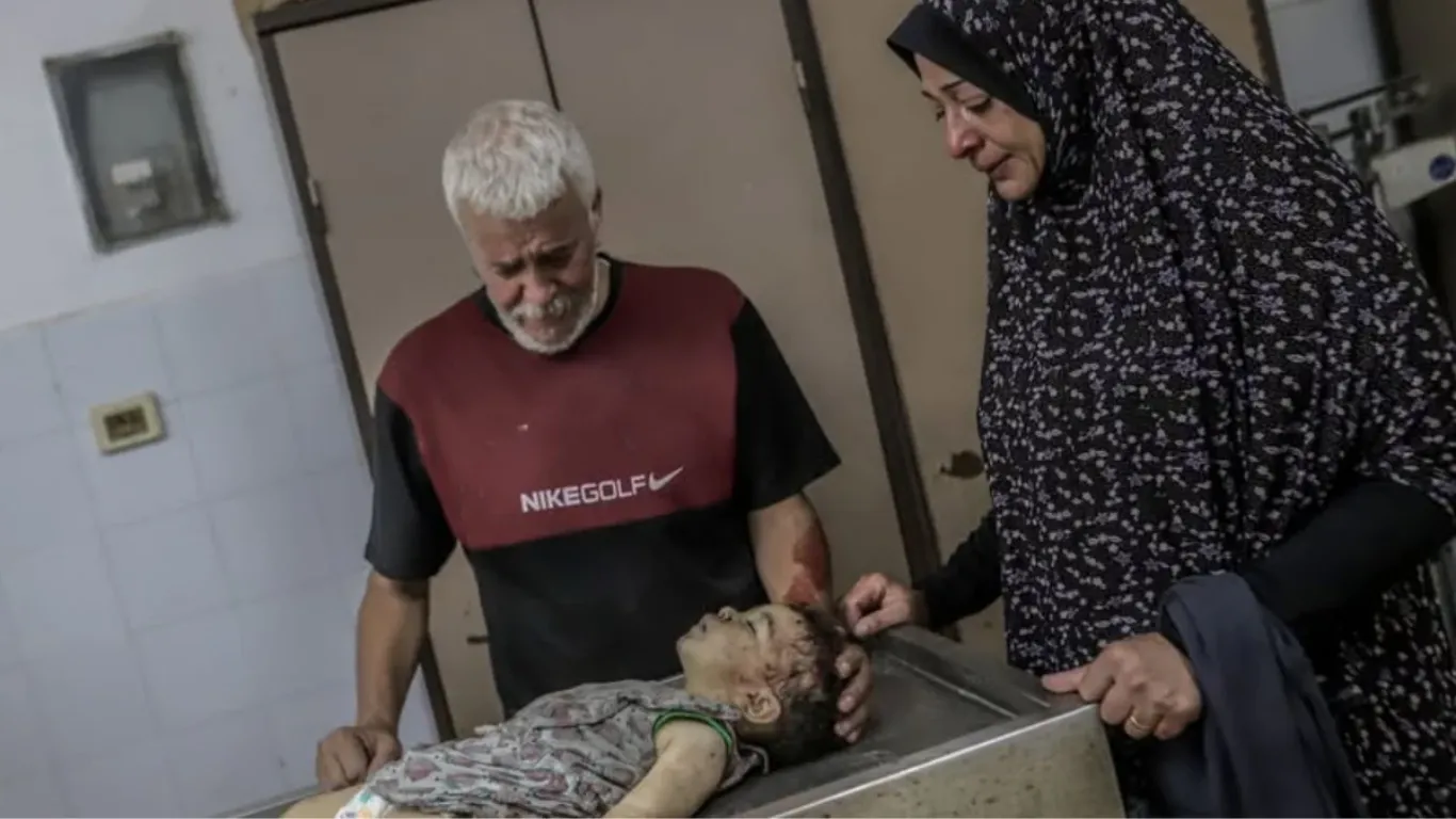 Gazze'de İsrail bayram sabahında da saldırdı