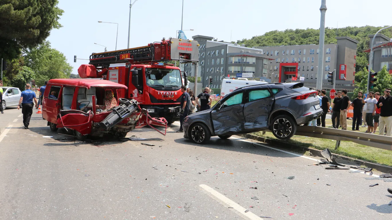 Bayramın ilk günü sahile akın ettiler