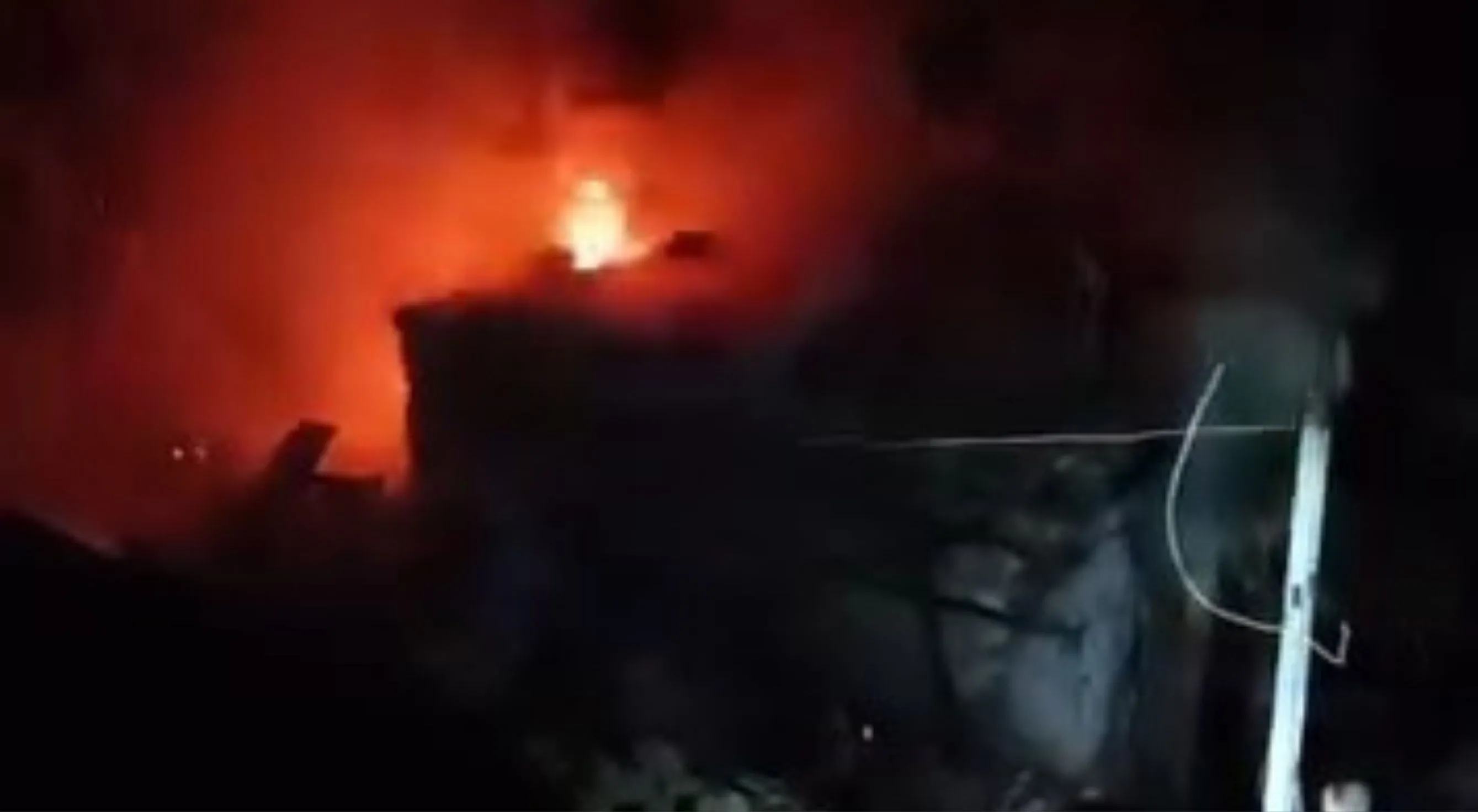 Ormanlık alanda çıkan yangın eve sıçradı