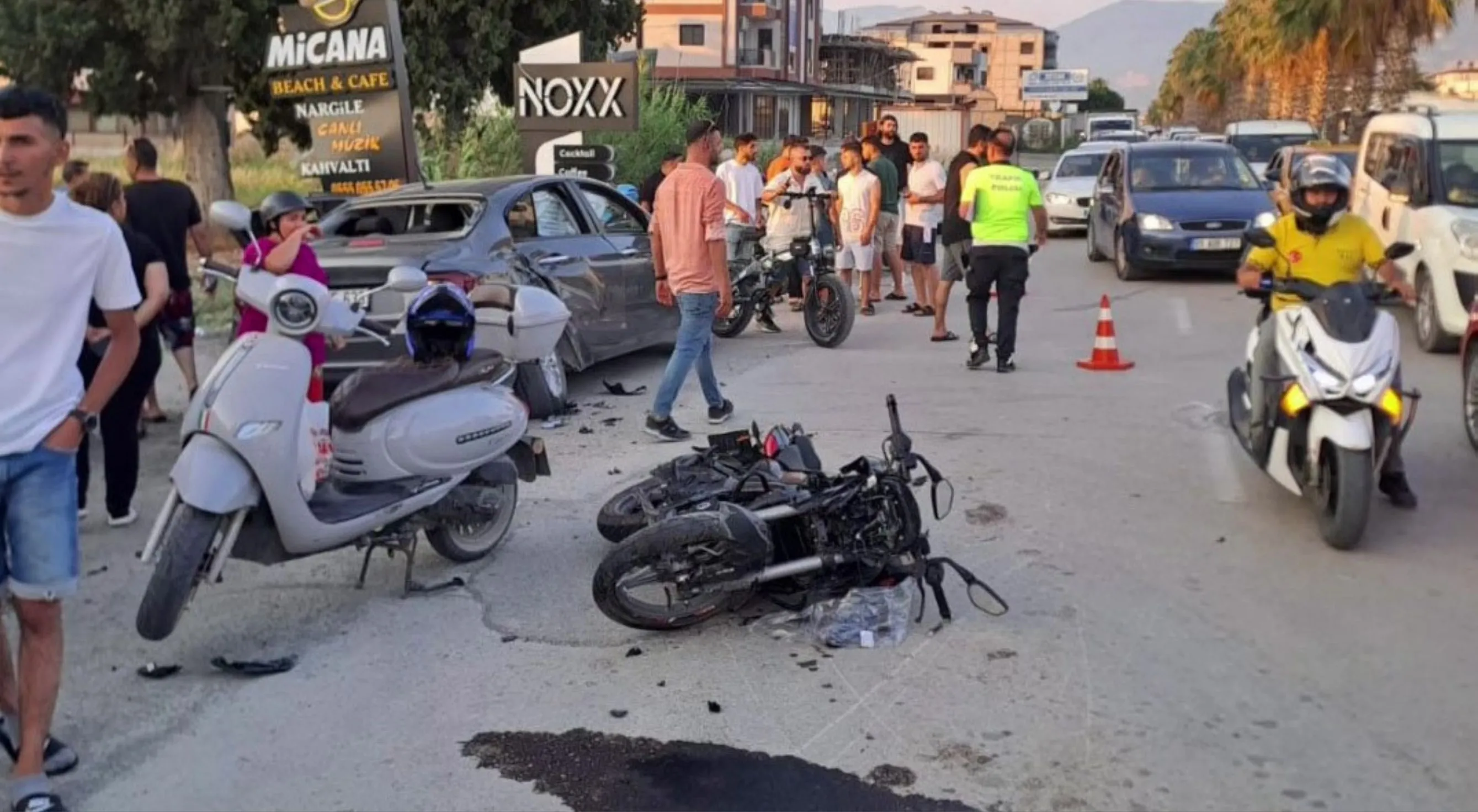 Otomobile ok gibi saplanan motosikletteki 1 kişi öldü, 1 kişi yaralandı