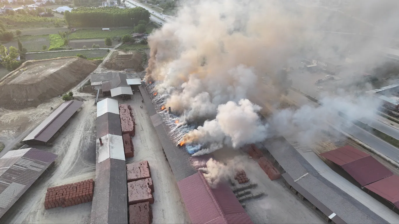 Tokat'ta tuğla fabrikasında yangın