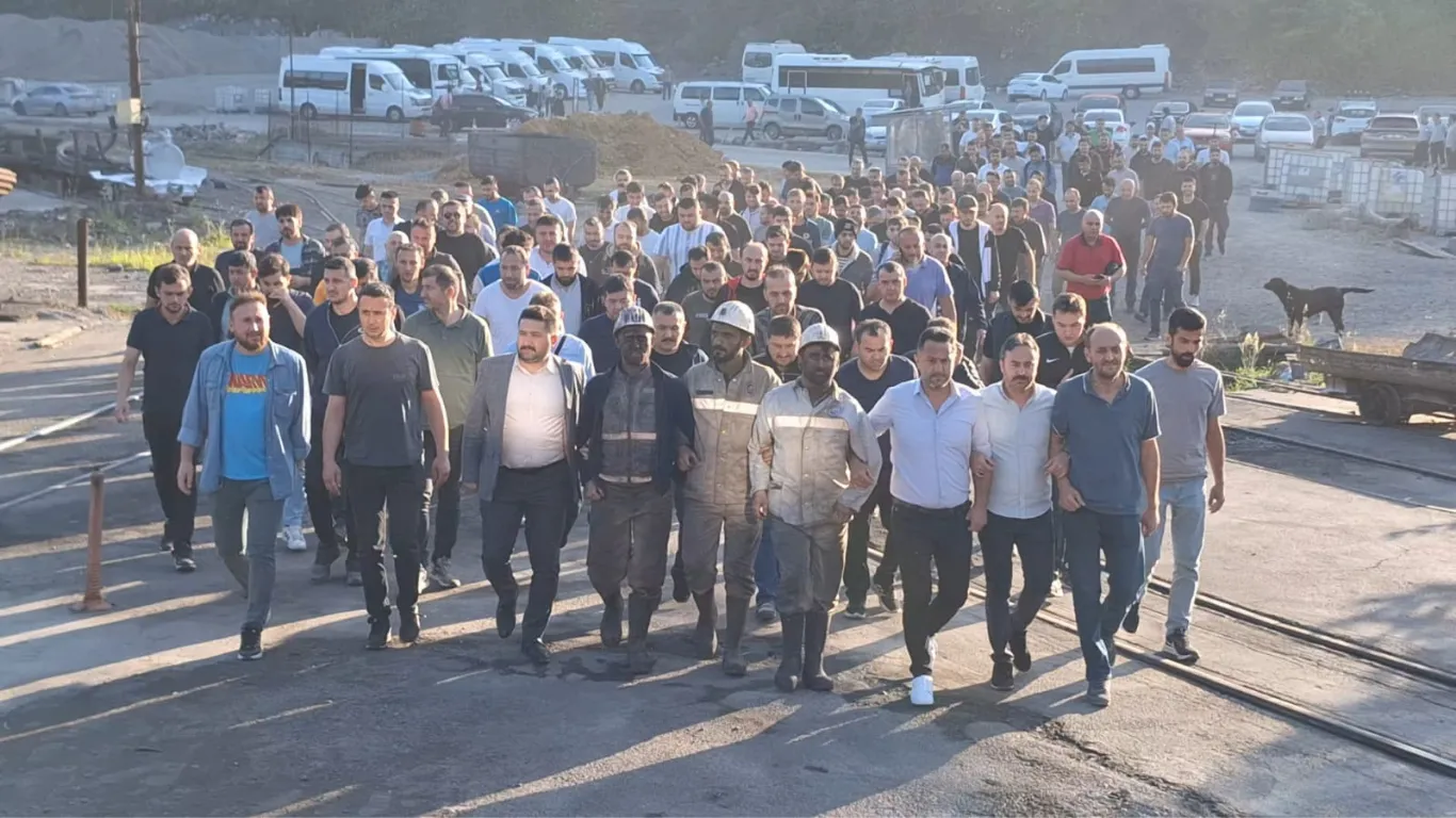 Madencilerden 'zam teklifi' eylemi