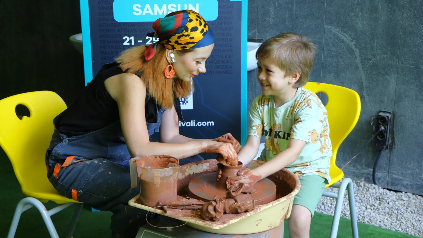 Samsun'da vatandaşlara ücretsiz çömlek eğitimi