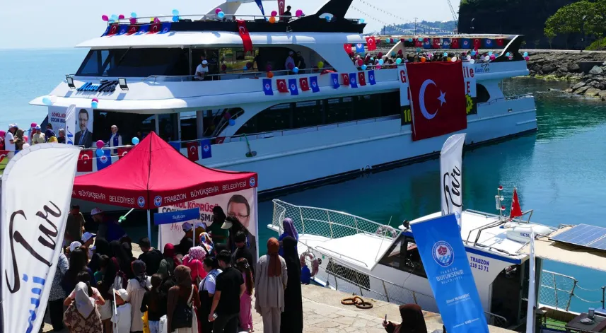 Trabzon'da çocuklar için gemi turu düzenlendi