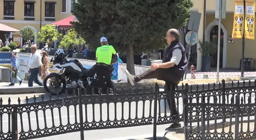 Bariyerleri aşıp trafiğe atlayan yayalara ceza yağdı