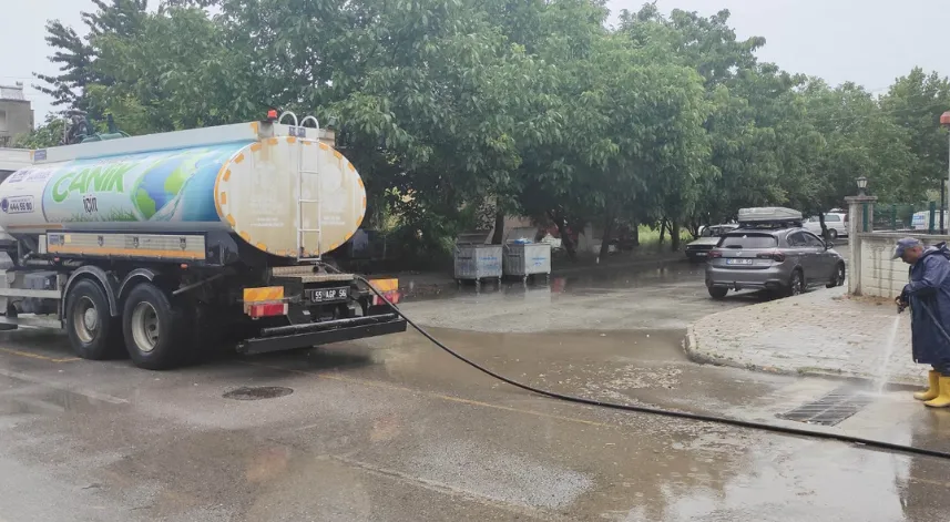 Canik'te sağanak yağışa karşı mücadele