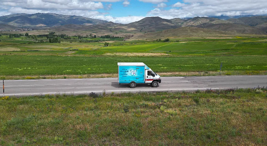 Gezici klinik vatandaşın ağız ve diş sağlığı için köy yollarında