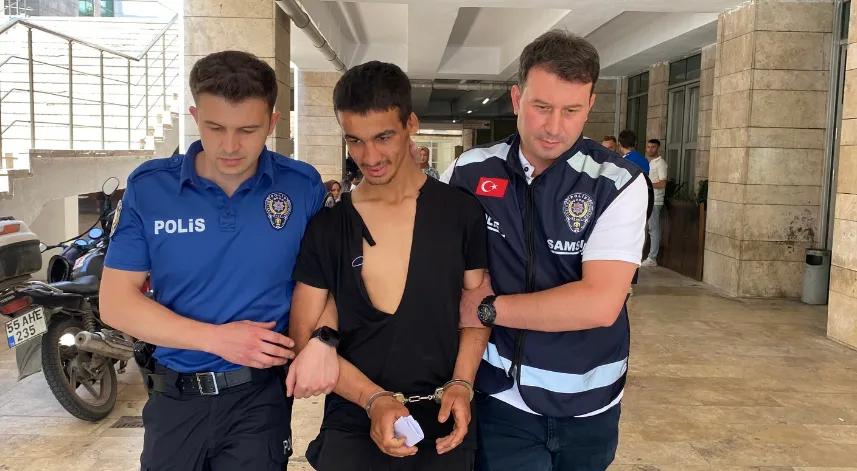 Balık tutan kişiyi ‘2 saattir bir balık tutamadın’ diyerek dövüp, denize atarak eşyalarını gasbetti