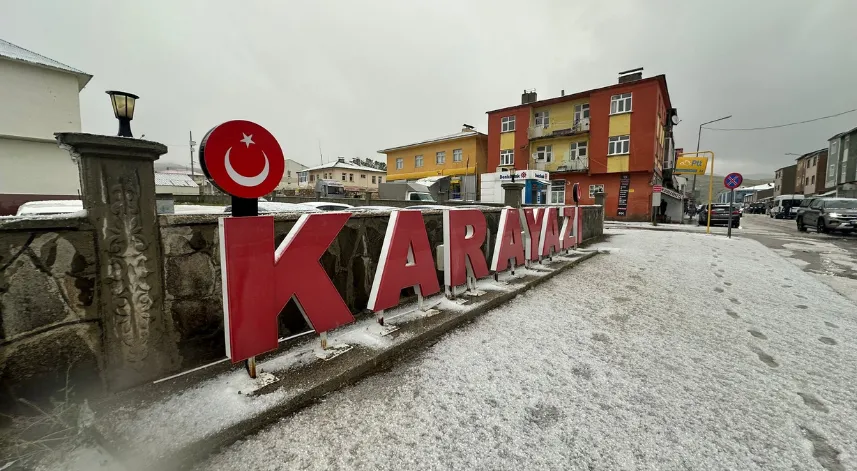 Karayazı’da dolu yağışı etkili oldu
