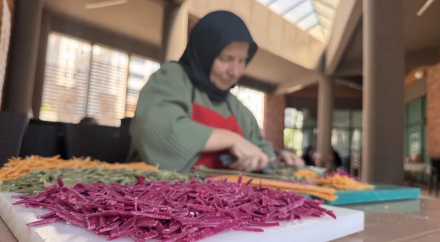 Kooperatif bünyesinde buluşan kadınlar, organik ürünleri katma değerli ürüne dönüştürüyor
