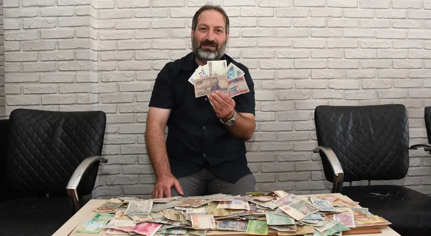 Dededen toruna geçen para koleksiyonu Gümüşhaneli berberin dükkanında sergileniyor