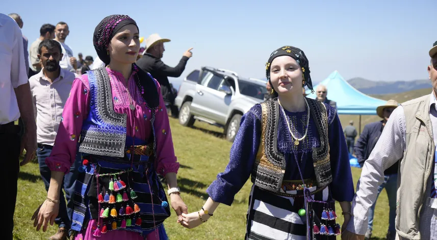 Binlerce kişi Kadırga Yaylası'nda Otçu Şenliği için bir araya geldi