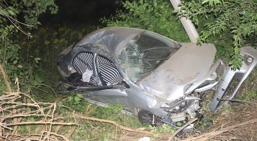 Otomobil, yoldan çıkıp tarlaya düştü; 1’i bebek 6 yaralı