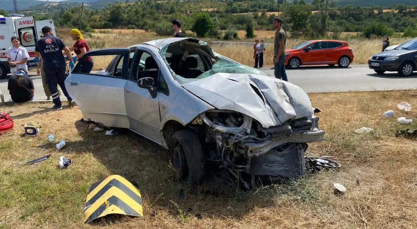 Takla atan otomobildeki 7 yaşındaki Azra öldü, ailesi yaralı