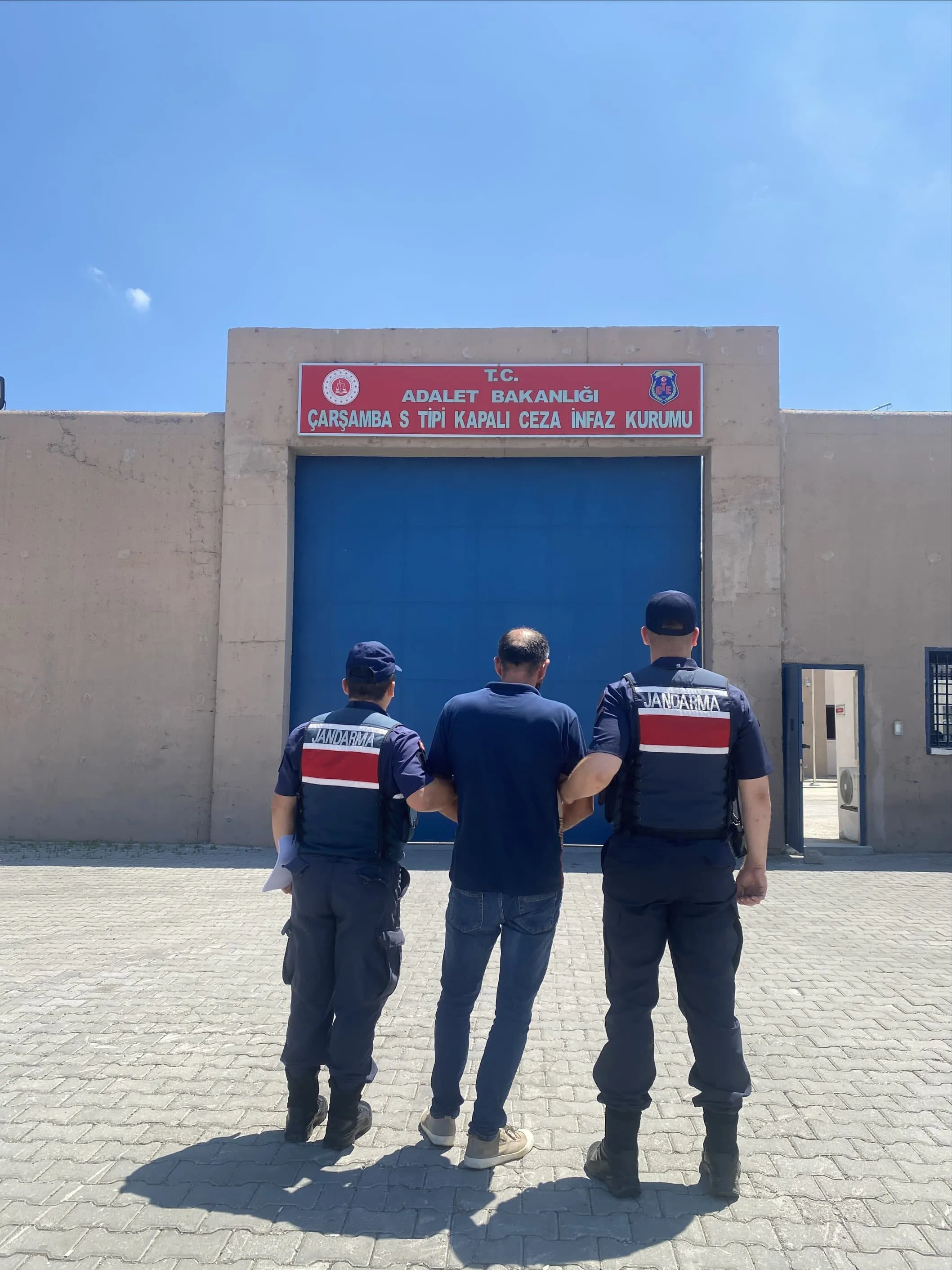 10 yıl hapis cezası ile aranan şahıs jandarma ekiplerince yakalandı