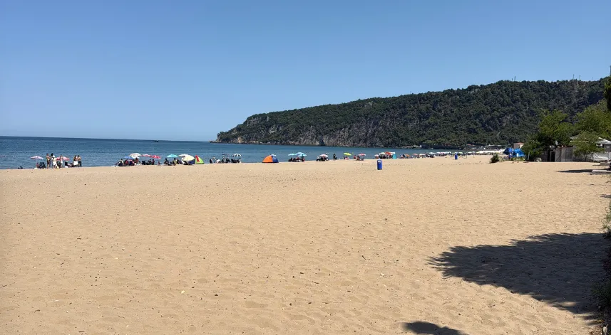 Bartın'da dunuz suyu soğuk olunca plaj boş kaldı