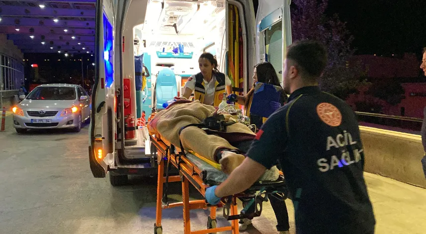 Araçta başından tabancayla vuruldu; yanındaki 2 arkadaşı gözaltına alındı