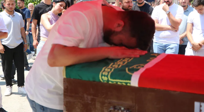 Bursa yangınında ölen gönüllü, gözyaşlarıyla uğurlandı