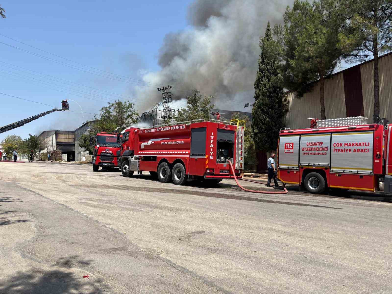 Gaziantep’te halı fabrikasındaki yangın kontrol altına alındı