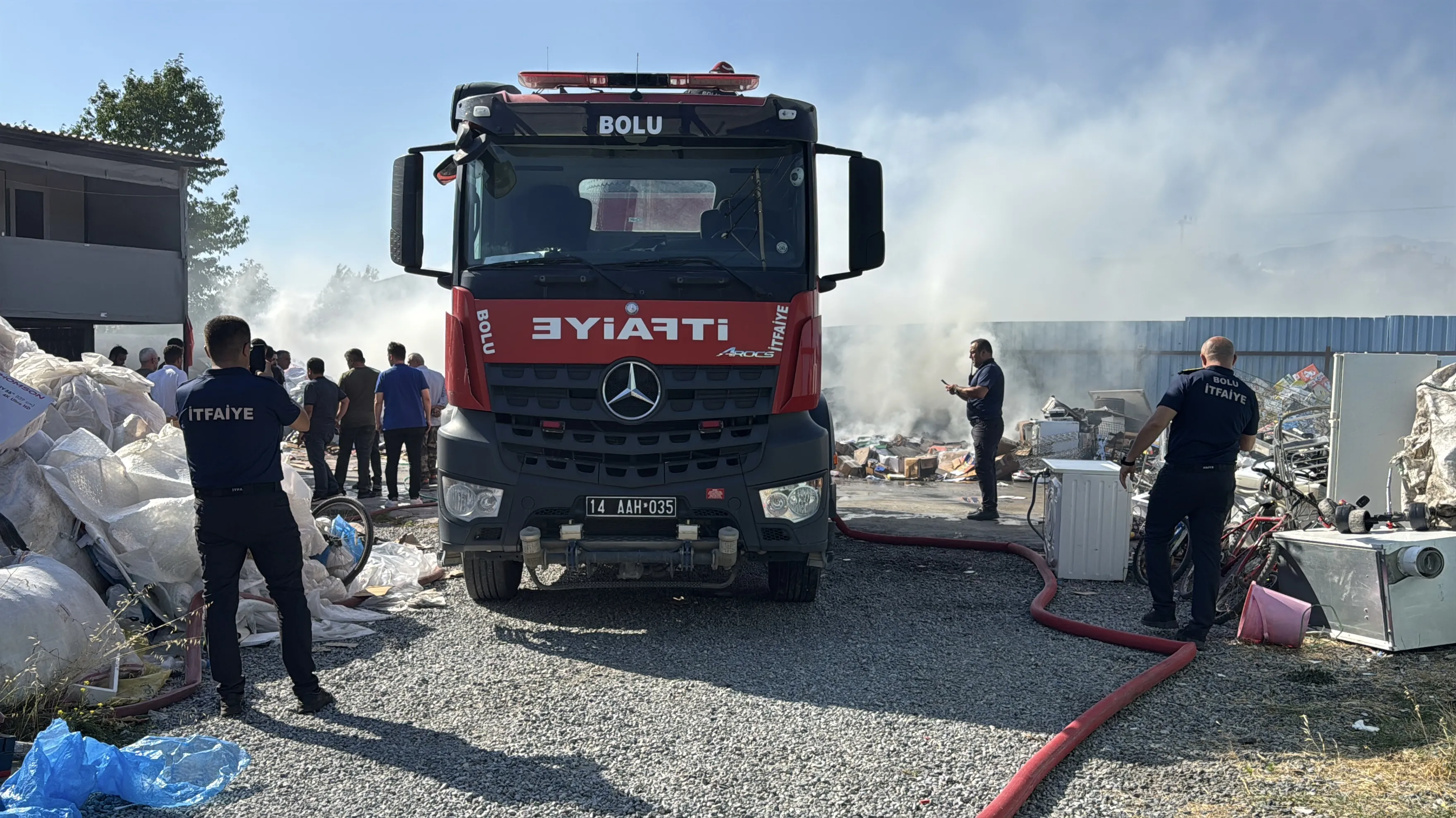 Bolu'da hurdalıkta çıkan yangın söndürüldü