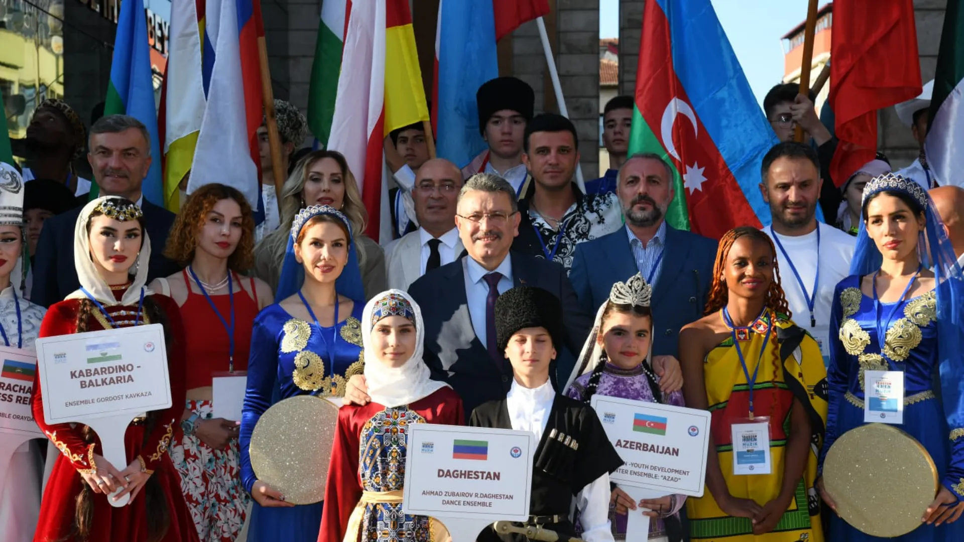 36 ülke Trabzon’da horon ile el ele