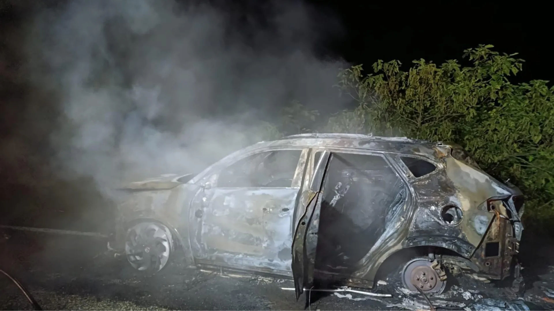 Seyir sırasında alev alan otomobil yandı