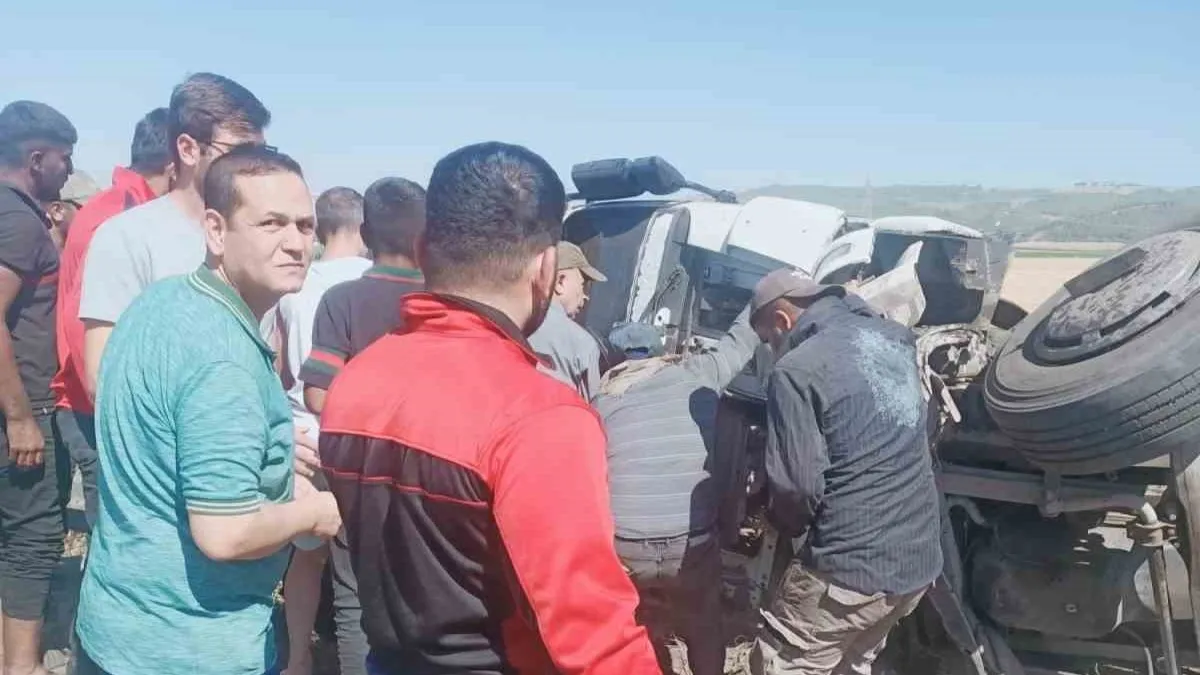Osmaniye’de kontrolden çıkan tır devrildi: 2 yaralı