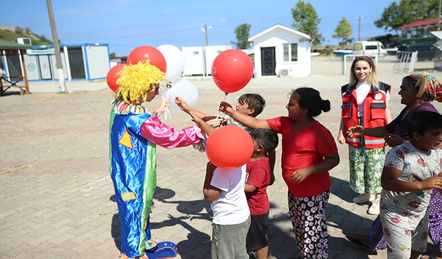 Mevsimlik tarım işçilerinin çocukları, fındık bahçelerinde çalışmak yerine okulda eğlenip öğreniyor