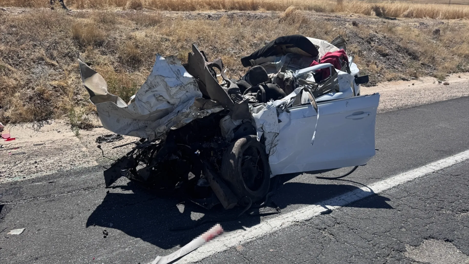  Erzurum'da Park halindeki tıra çarpan otomobilin sürücüsü öldü
