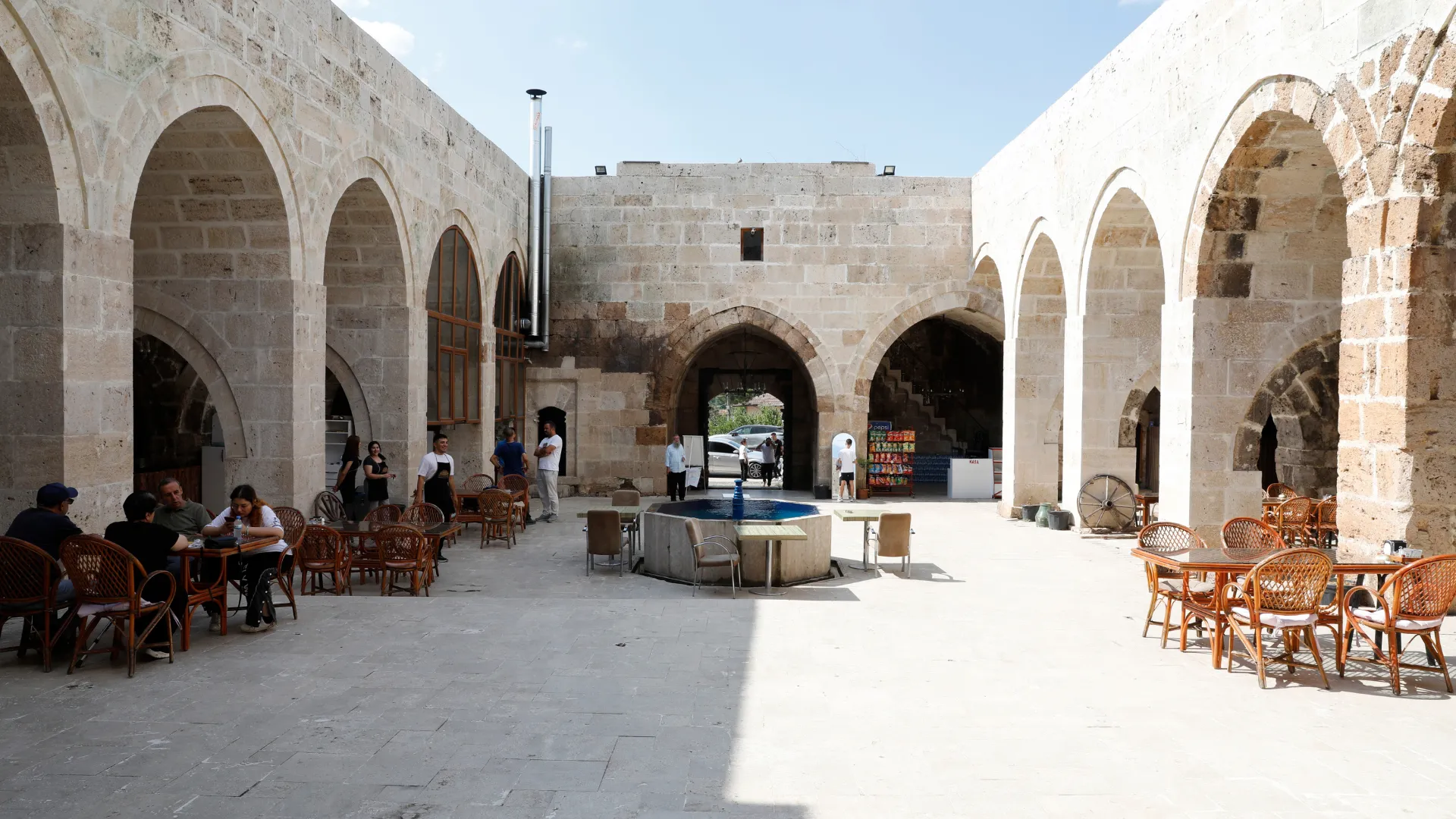 Tokat'taki 787 yıllık Mahperi Hatun Kervansarayı misafirlerini ağırlamayı sürdürüyor