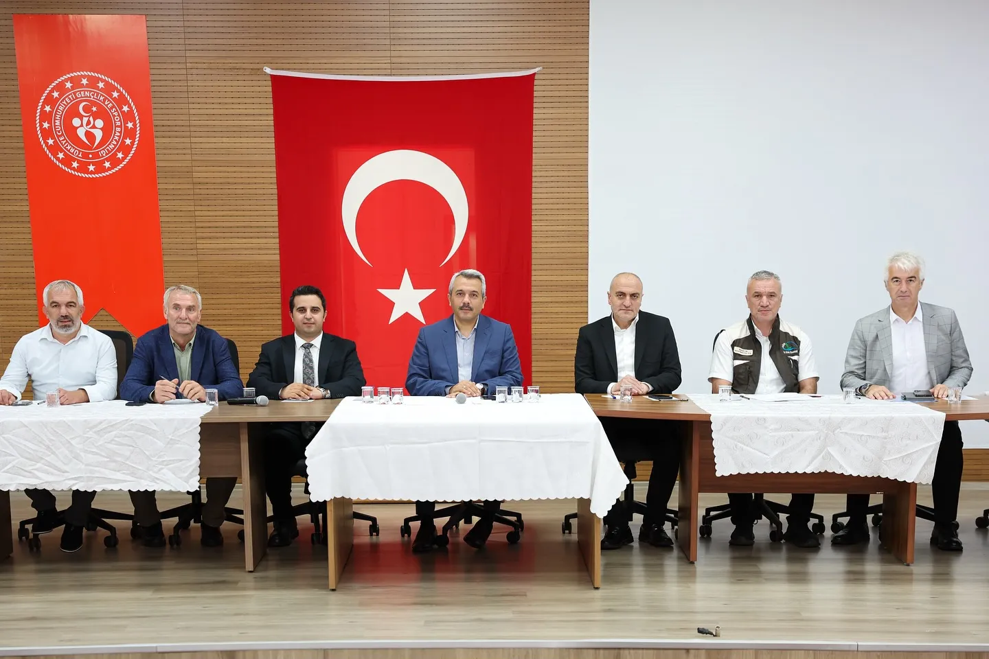 Rize Valisi Baydaş, Çamlıhemşin'de Muhtarlarla Buluştu