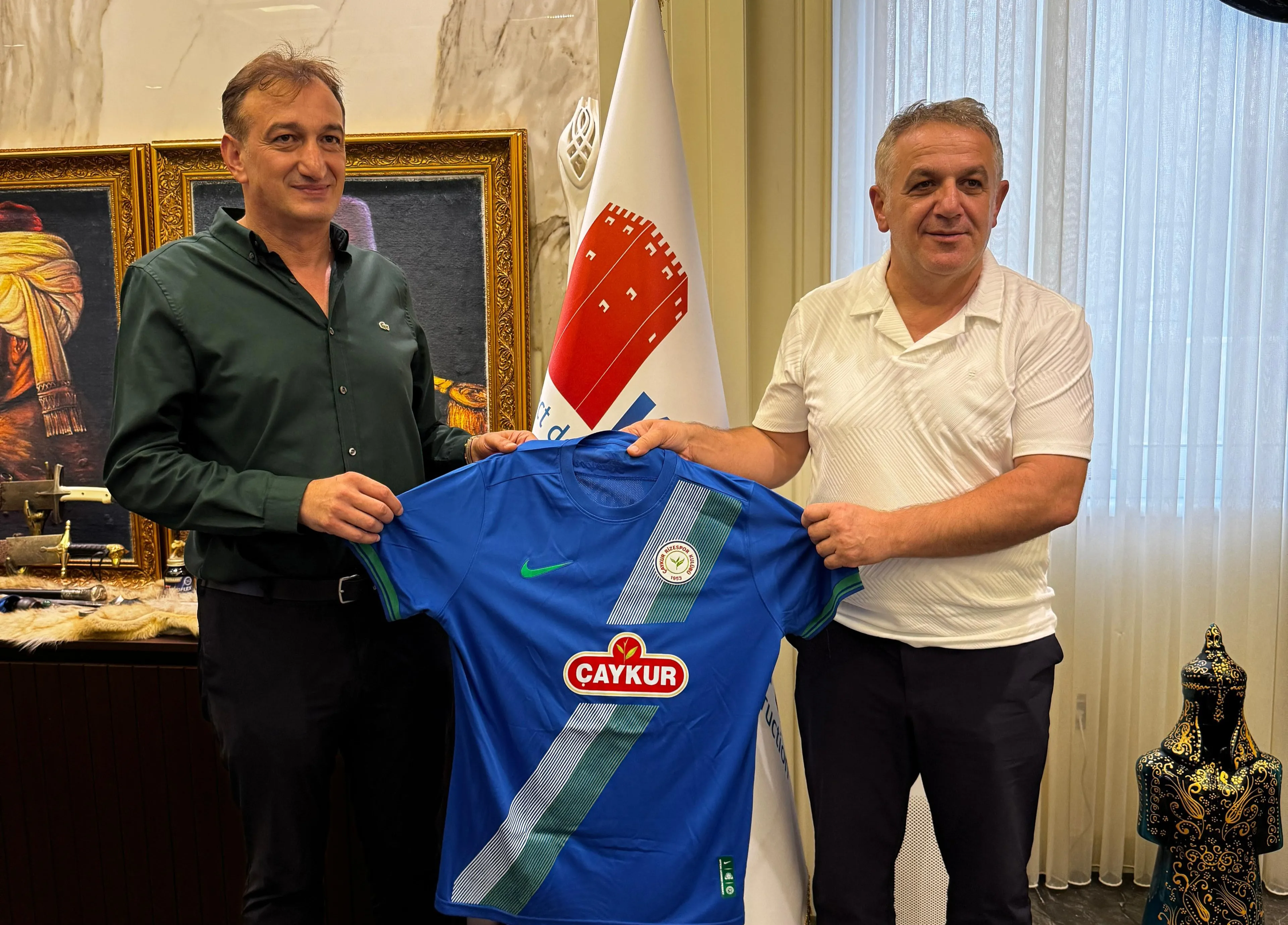 Rizesporlu Yöneticileri Alanya’da Rize İş İnsanı Hakkı Kurt Karşıladı