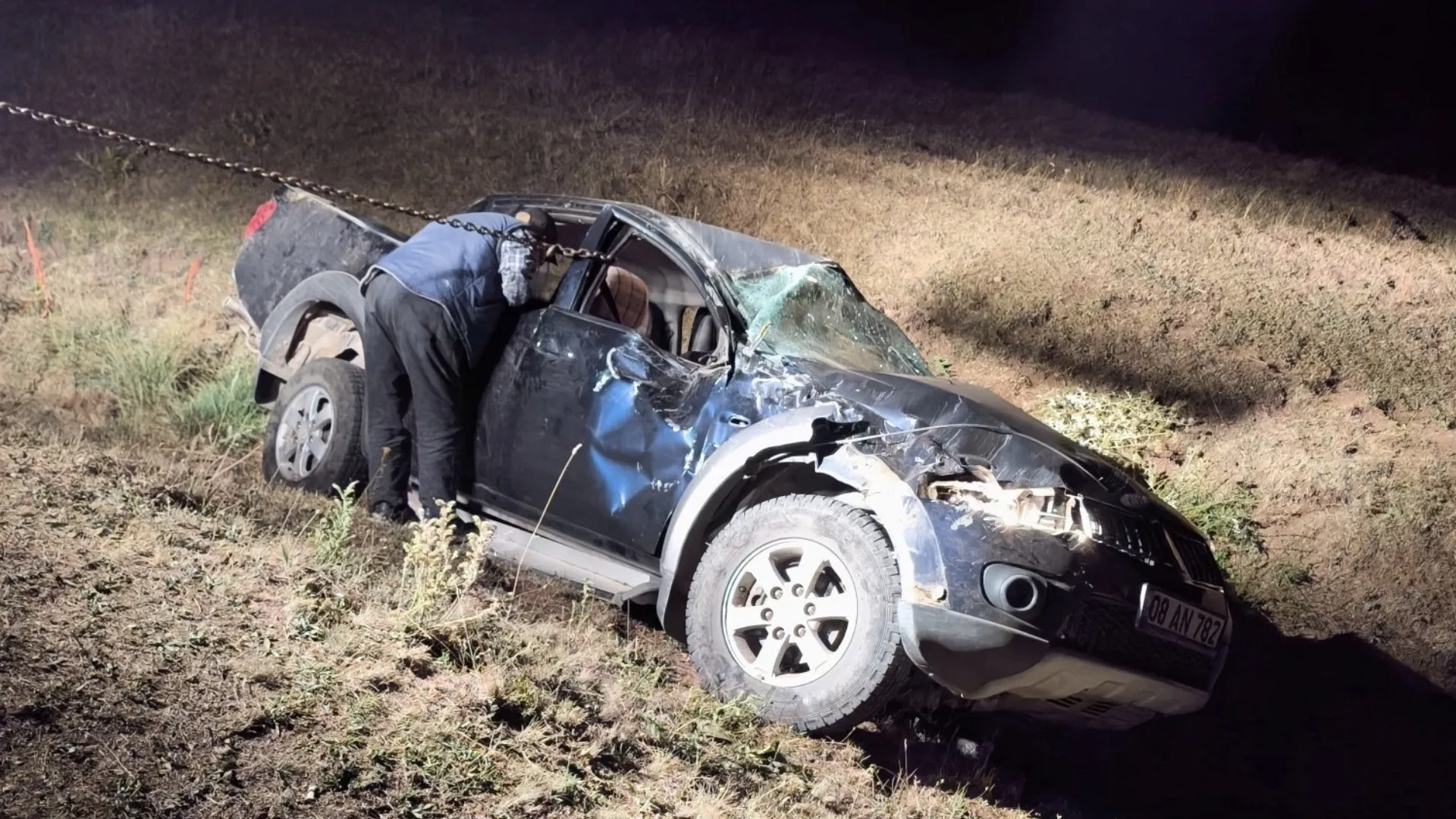 Artvin'de kamyonetin şarampole devrildiği kazada yaşlı çift yaralandı