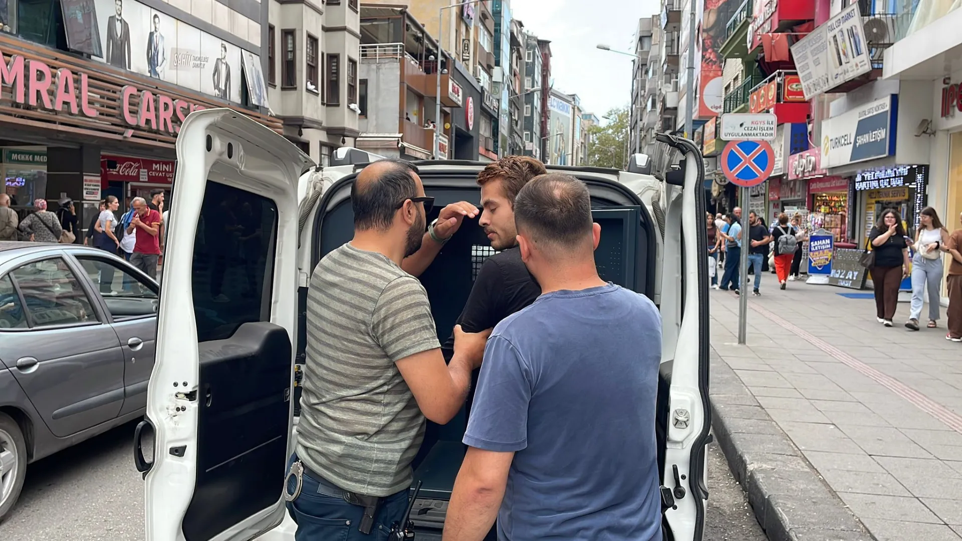 Cezaevi firarisi, caddede gezerken yakalandı