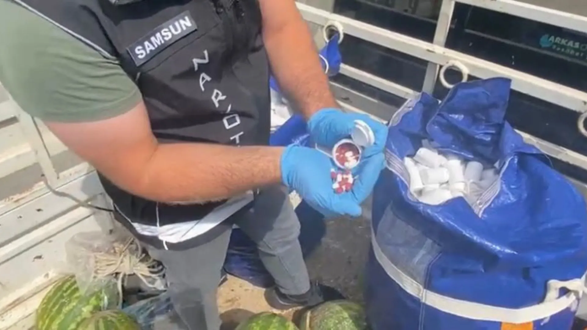 Karpuz yüklü kamyonetten 110 bin 466 adet sentetik ecza hap çıktı