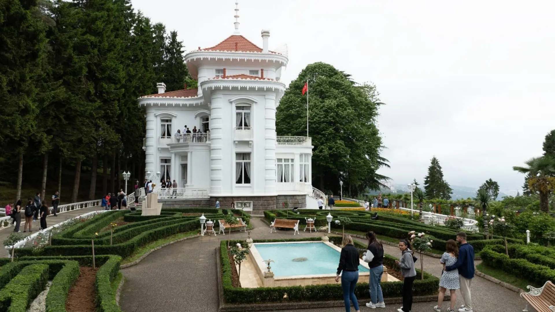 Atatürk Köşkü'ne ziyaretçi akını